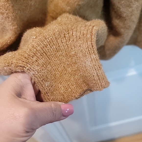 Cozy Tan Sweater with Floral Sleeves Size XL - Picture 8 of 9